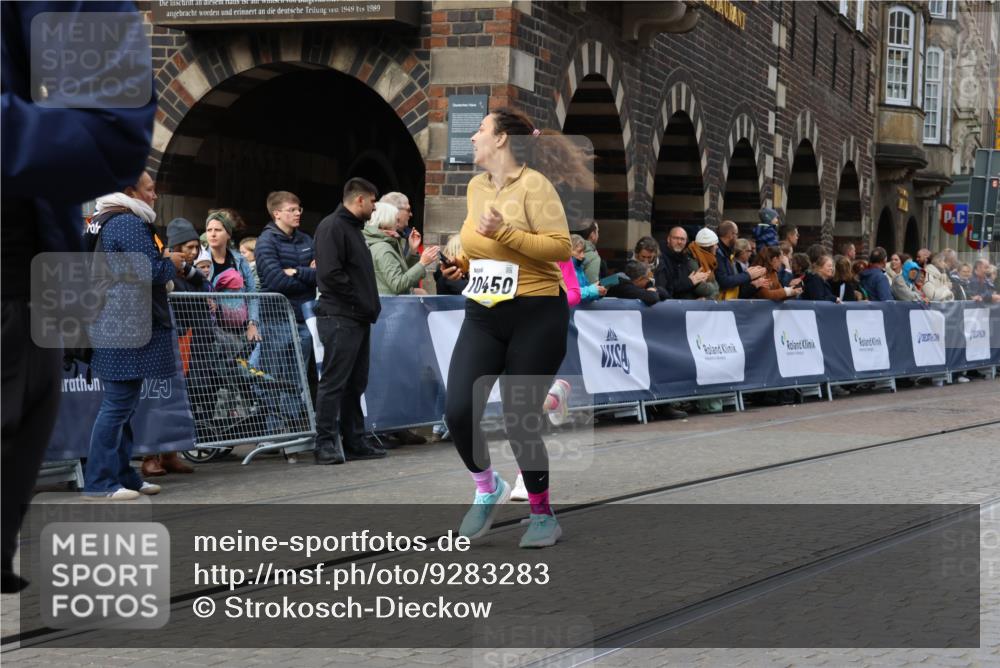 05.10.2025 - 20. swb-Marathon Bremen Strokosch-Dieckow http://msf.ph/oto/9283283 05.10.2025 11:16:25 Ziel 10023, 10083, 10379, 10450, 11029, 11358, 11404 meine-sportfotos.de