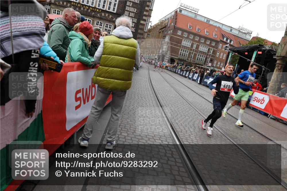 05.10.2025 - 20. swb-Marathon Bremen Yannick Fuchs http://msf.ph/oto/9283292 05.10.2025 13:00:09 Ziel 40, 689, 2186, 8351 meine-sportfotos.de