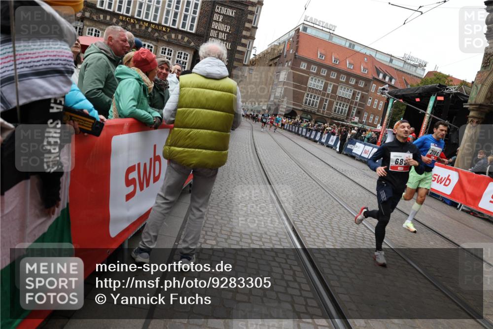 05.10.2025 - 20. swb-Marathon Bremen Yannick Fuchs http://msf.ph/oto/9283305 05.10.2025 13:00:09 Ziel 40, 689, 2186, 8351 meine-sportfotos.de