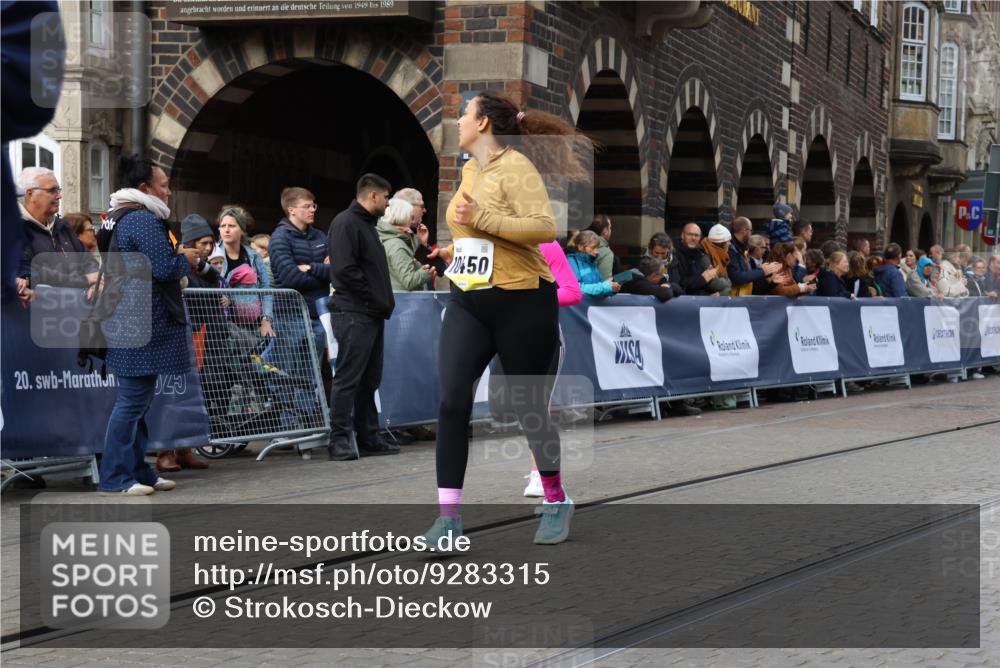 05.10.2025 - 20. swb-Marathon Bremen Strokosch-Dieckow http://msf.ph/oto/9283315 05.10.2025 11:16:25 Ziel 10023, 10083, 10379, 10450, 11029, 11358, 11404 meine-sportfotos.de