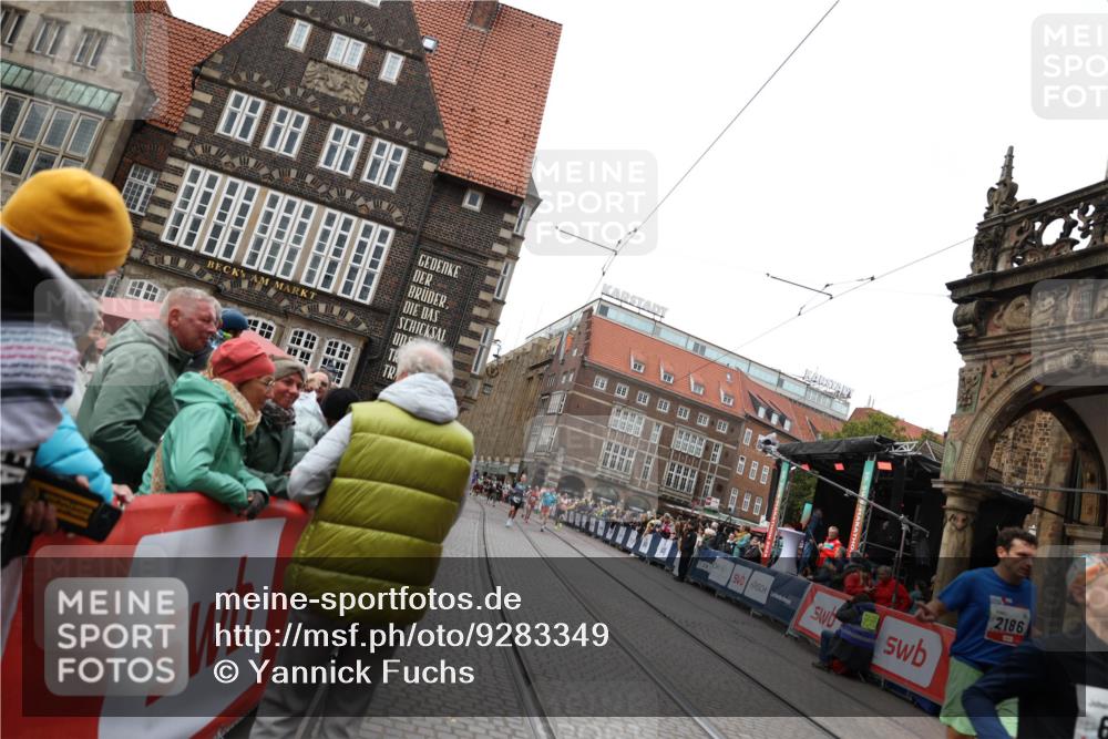 05.10.2025 - 20. swb-Marathon Bremen Yannick Fuchs http://msf.ph/oto/9283349 05.10.2025 13:00:10 Ziel 40, 689, 2186, 8351 meine-sportfotos.de