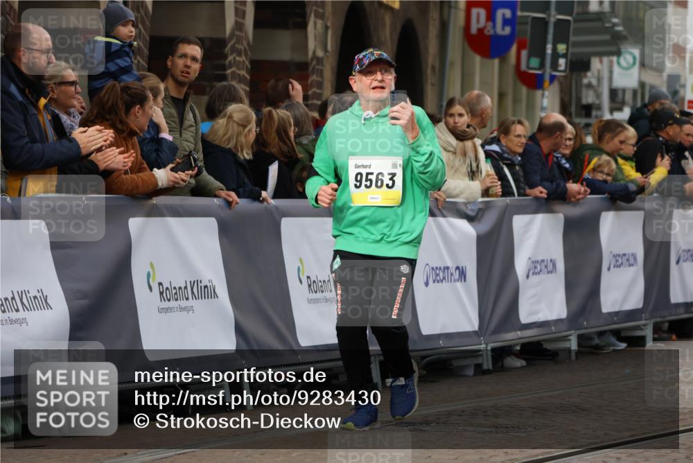 05.10.2025 - 20. swb-Marathon Bremen Strokosch-Dieckow http://msf.ph/oto/9283430 05.10.2025 11:16:33 Ziel 9301, 9563, 9753, 11020, 11182, 11438 meine-sportfotos.de
