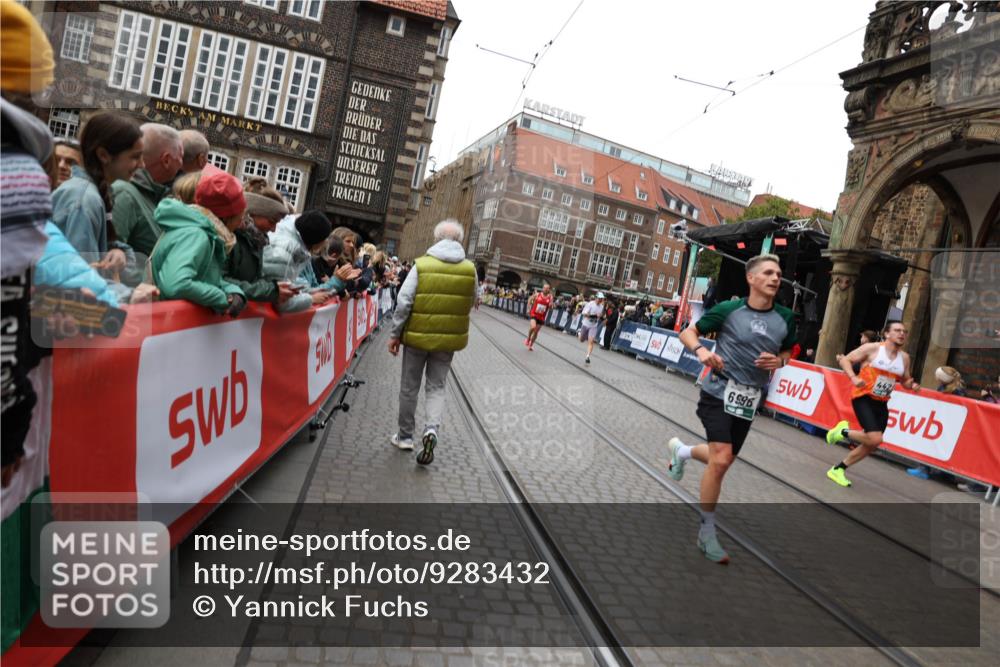 05.10.2025 - 20. swb-Marathon Bremen Yannick Fuchs http://msf.ph/oto/9283432 05.10.2025 13:00:15 Ziel 198, 689, 2186, 4422, 6996, 8030 meine-sportfotos.de