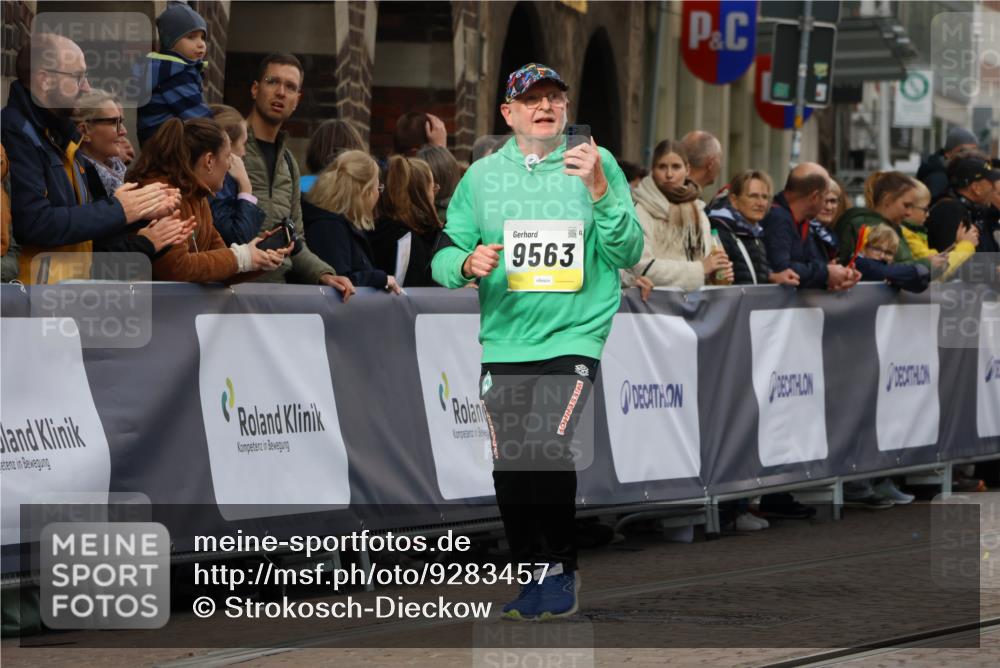 05.10.2025 - 20. swb-Marathon Bremen Strokosch-Dieckow http://msf.ph/oto/9283457 05.10.2025 11:16:33 Ziel 9301, 9563, 9753, 11020, 11182, 11438 meine-sportfotos.de