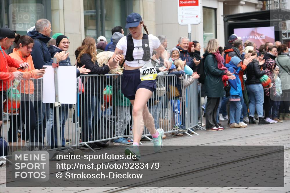 05.10.2025 - 20. swb-Marathon Bremen Strokosch-Dieckow http://msf.ph/oto/9283479 05.10.2025 11:24:58 Ziel 9763, 9763 meine-sportfotos.de