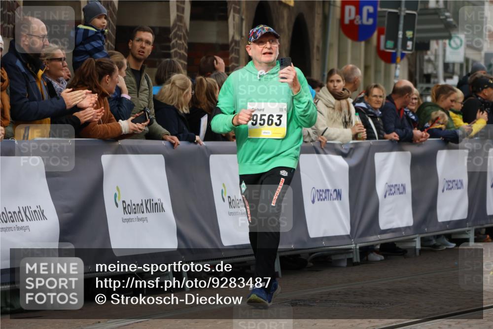 05.10.2025 - 20. swb-Marathon Bremen Strokosch-Dieckow http://msf.ph/oto/9283487 05.10.2025 11:16:33 Ziel 9301, 9563, 9753, 11020, 11182, 11438 meine-sportfotos.de