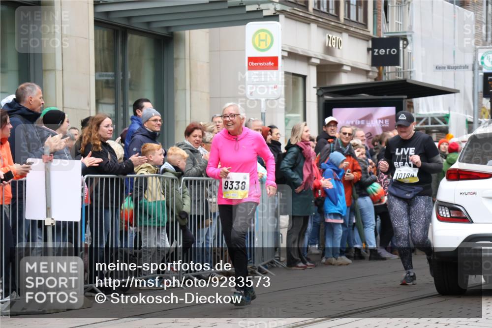 05.10.2025 - 20. swb-Marathon Bremen Strokosch-Dieckow http://msf.ph/oto/9283573 05.10.2025 11:25:04 Ziel 9763, 9763 meine-sportfotos.de