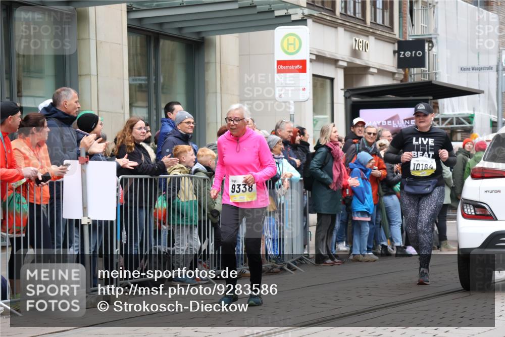 05.10.2025 - 20. swb-Marathon Bremen Strokosch-Dieckow http://msf.ph/oto/9283586 05.10.2025 11:25:04 Ziel 9763, 9763 meine-sportfotos.de
