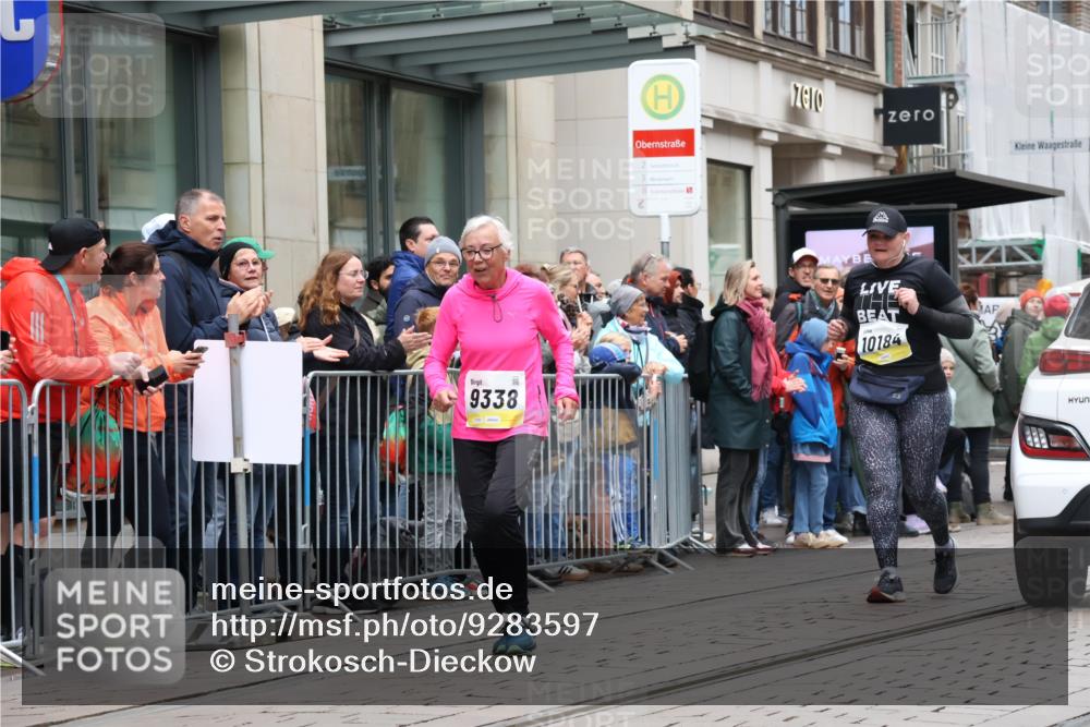 05.10.2025 - 20. swb-Marathon Bremen Strokosch-Dieckow http://msf.ph/oto/9283597 05.10.2025 11:25:04 Ziel 9763, 9763 meine-sportfotos.de