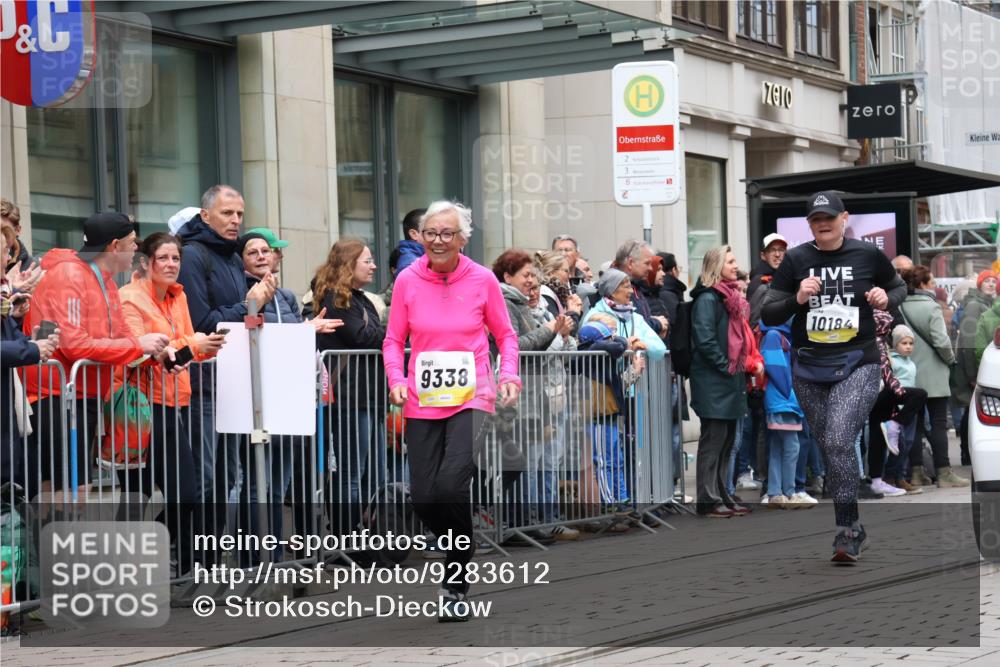 05.10.2025 - 20. swb-Marathon Bremen Strokosch-Dieckow http://msf.ph/oto/9283612 05.10.2025 11:25:05 Ziel 9763, 9763 meine-sportfotos.de