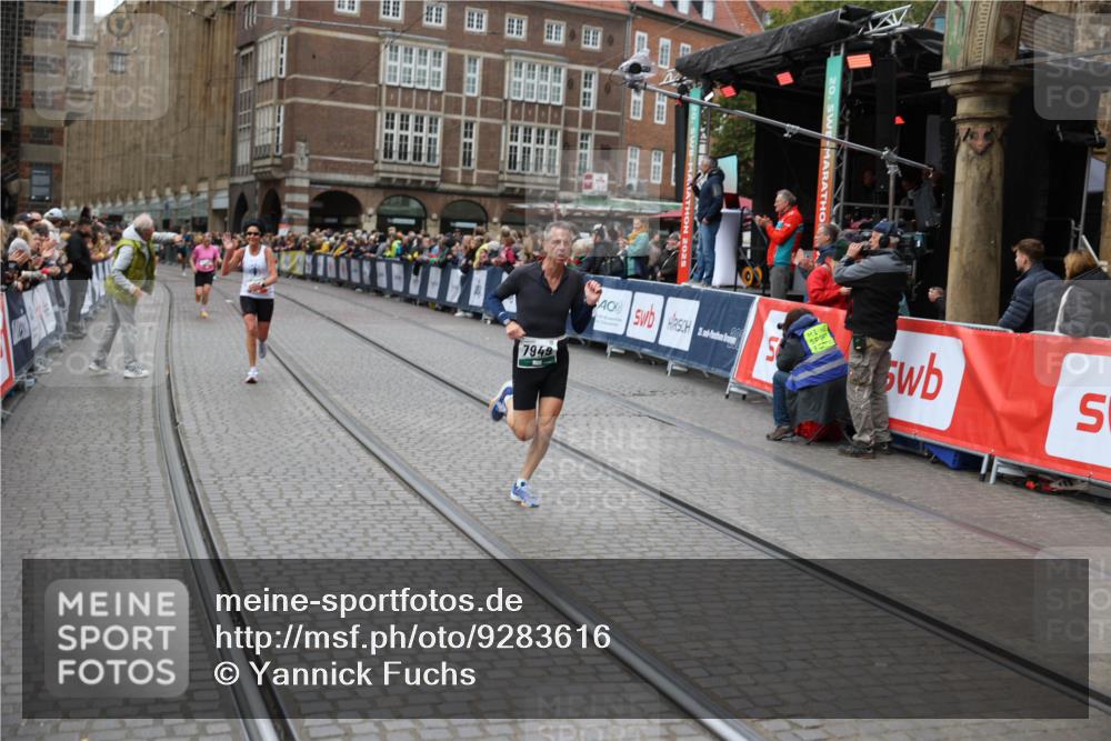 05.10.2025 - 20. swb-Marathon Bremen Yannick Fuchs http://msf.ph/oto/9283616 05.10.2025 13:00:34 Ziel 1615, 2118, 6633, 7949 meine-sportfotos.de
