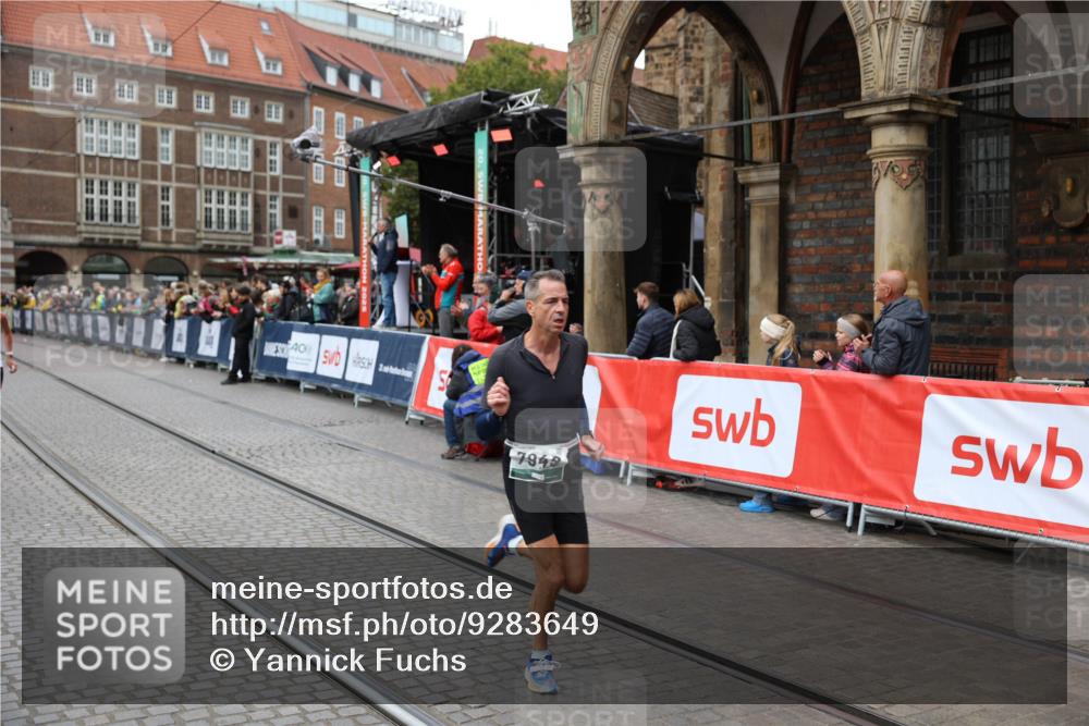 05.10.2025 - 20. swb-Marathon Bremen Yannick Fuchs http://msf.ph/oto/9283649 05.10.2025 13:00:35 Ziel 46, 2118, 6633, 7949 meine-sportfotos.de