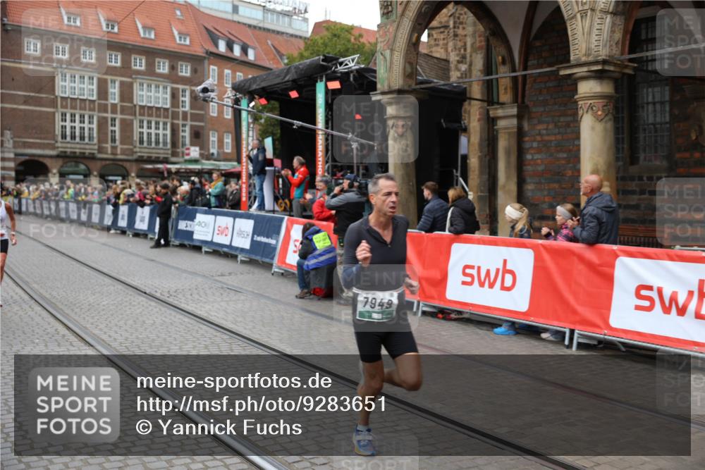 05.10.2025 - 20. swb-Marathon Bremen Yannick Fuchs http://msf.ph/oto/9283651 05.10.2025 13:00:35 Ziel 46, 2118, 6633, 7949 meine-sportfotos.de