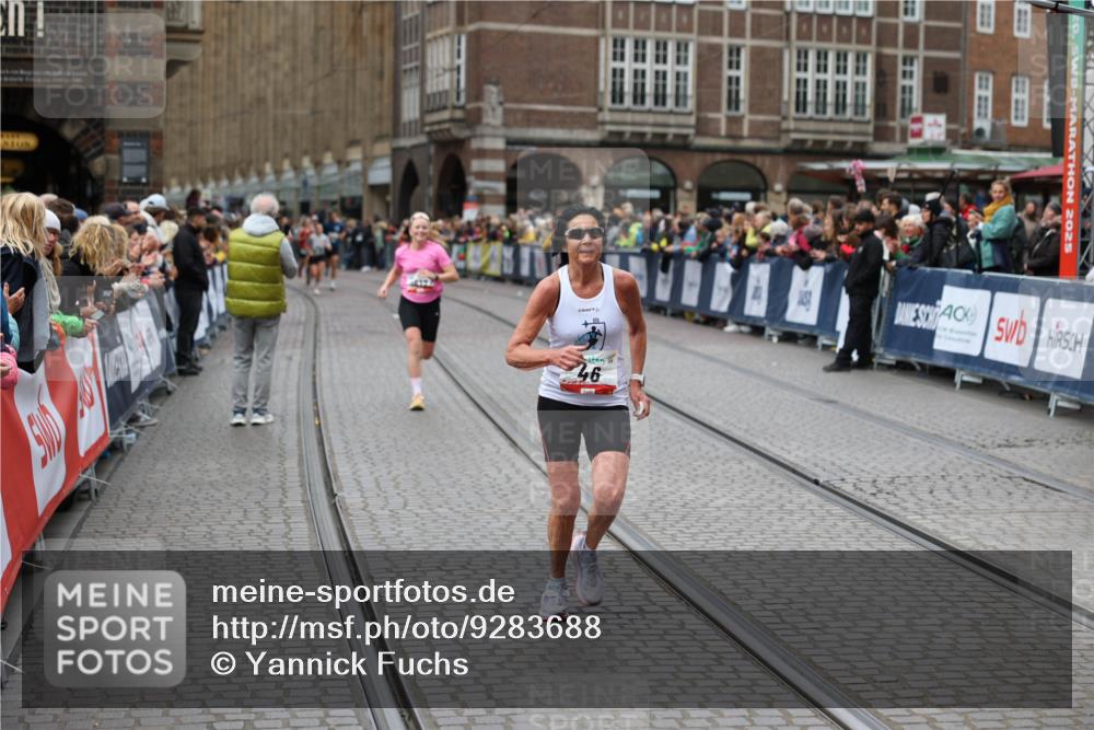 05.10.2025 - 20. swb-Marathon Bremen Yannick Fuchs http://msf.ph/oto/9283688 05.10.2025 13:00:36 Ziel 46, 6633, 7949 meine-sportfotos.de