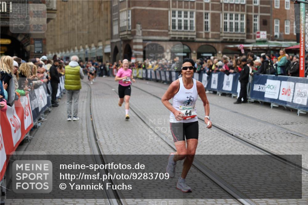 05.10.2025 - 20. swb-Marathon Bremen Yannick Fuchs http://msf.ph/oto/9283709 05.10.2025 13:00:36 Ziel 46, 6633, 7949 meine-sportfotos.de