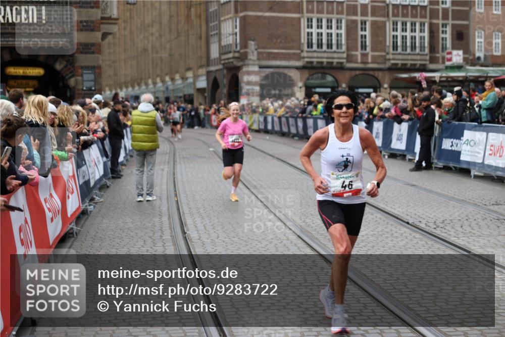 05.10.2025 - 20. swb-Marathon Bremen Yannick Fuchs http://msf.ph/oto/9283722 05.10.2025 13:00:36 Ziel 46, 6633, 7949 meine-sportfotos.de