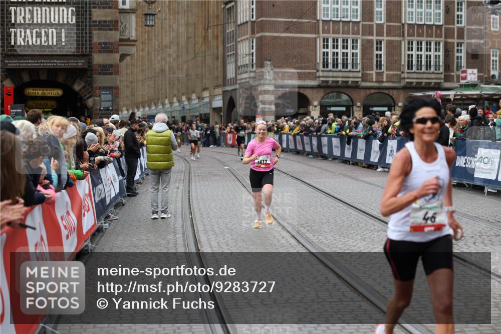 05.10.2025 - 20. swb-Marathon Bremen Yannick Fuchs http://msf.ph/oto/9283727 05.10.2025 13:00:37 Ziel 46, 1612, 6633, 7949 meine-sportfotos.de