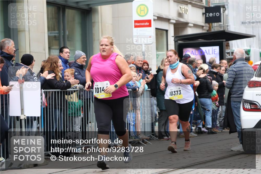 05.10.2025 - 20. swb-Marathon Bremen Strokosch-Dieckow http://msf.ph/oto/9283728 05.10.2025 11:25:36 Ziel 10144, 10184, 10144, 10184 meine-sportfotos.de
