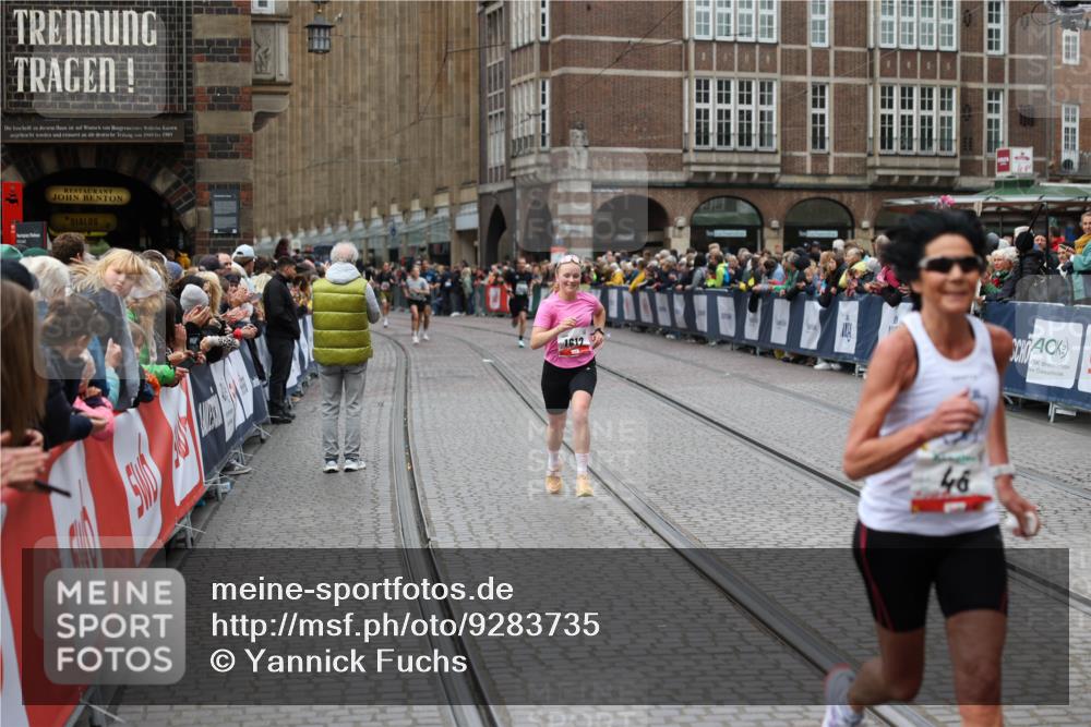 05.10.2025 - 20. swb-Marathon Bremen Yannick Fuchs http://msf.ph/oto/9283735 05.10.2025 13:00:37 Ziel 46, 1612, 6633, 7949 meine-sportfotos.de