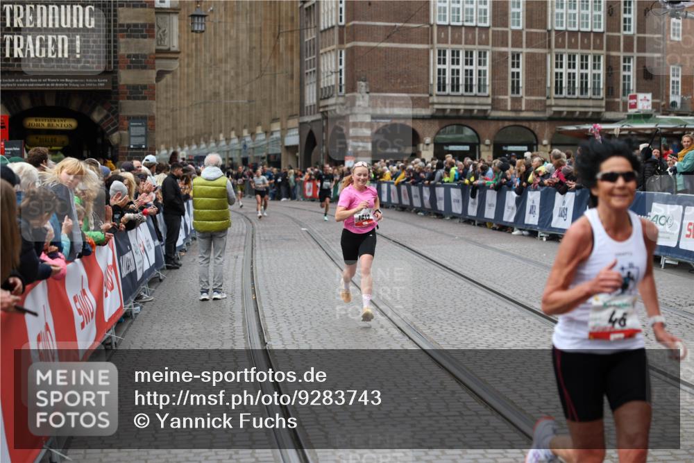 05.10.2025 - 20. swb-Marathon Bremen Yannick Fuchs http://msf.ph/oto/9283743 05.10.2025 13:00:37 Ziel 46, 1612, 6633, 7949 meine-sportfotos.de