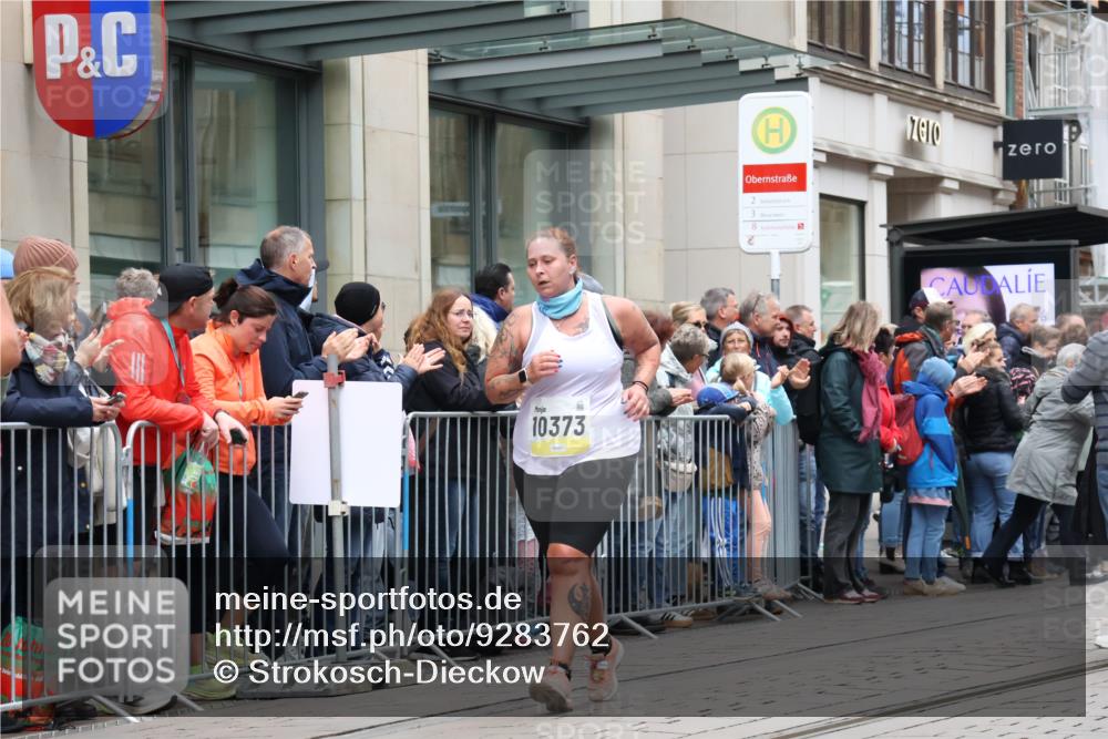05.10.2025 - 20. swb-Marathon Bremen Strokosch-Dieckow http://msf.ph/oto/9283762 05.10.2025 11:25:38 Ziel 10144, 10184, 10144, 10184 meine-sportfotos.de