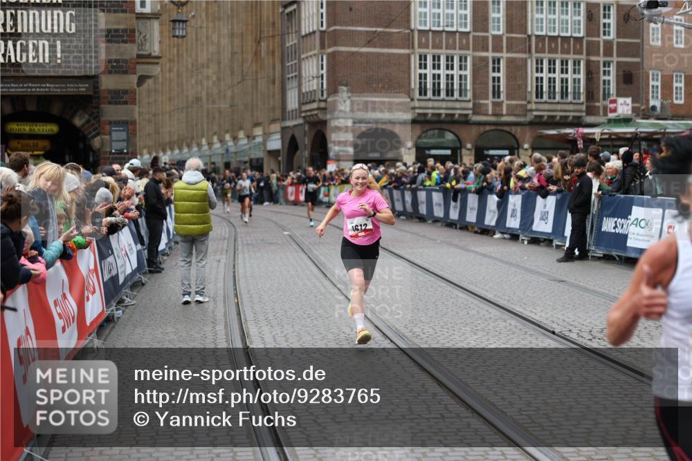 05.10.2025 - 20. swb-Marathon Bremen Yannick Fuchs http://msf.ph/oto/9283765 05.10.2025 13:00:37 Ziel 46, 1612, 6633, 7949 meine-sportfotos.de