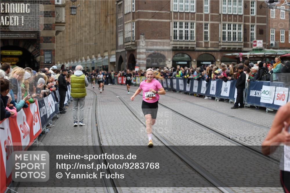 05.10.2025 - 20. swb-Marathon Bremen Yannick Fuchs http://msf.ph/oto/9283768 05.10.2025 13:00:37 Ziel 46, 1612, 6633, 7949 meine-sportfotos.de