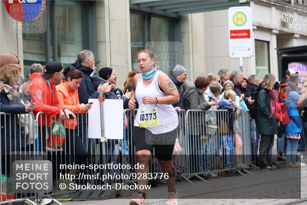 05.10.2025 - 20. swb-Marathon Bremen Strokosch-Dieckow http://msf.ph/oto/9283776 05.10.2025 11:25:38 Ziel 10144, 10184, 10144, 10184 meine-sportfotos.de