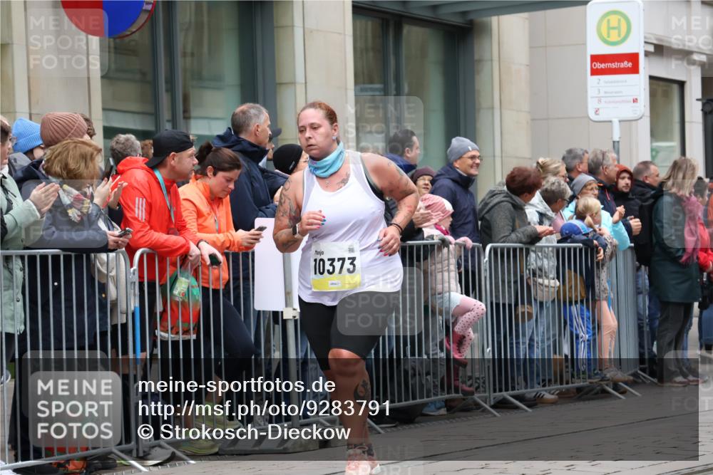 05.10.2025 - 20. swb-Marathon Bremen Strokosch-Dieckow http://msf.ph/oto/9283791 05.10.2025 11:25:38 Ziel 10144, 10184, 10144, 10184 meine-sportfotos.de
