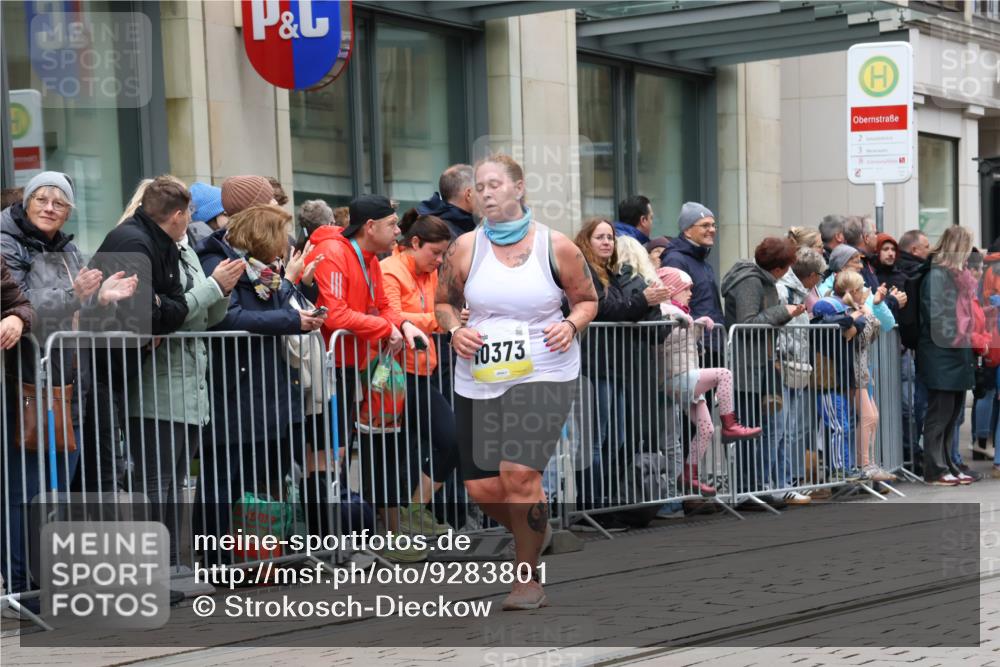05.10.2025 - 20. swb-Marathon Bremen Strokosch-Dieckow http://msf.ph/oto/9283801 05.10.2025 11:25:39 Ziel 10144, 10184, 10144, 10184 meine-sportfotos.de