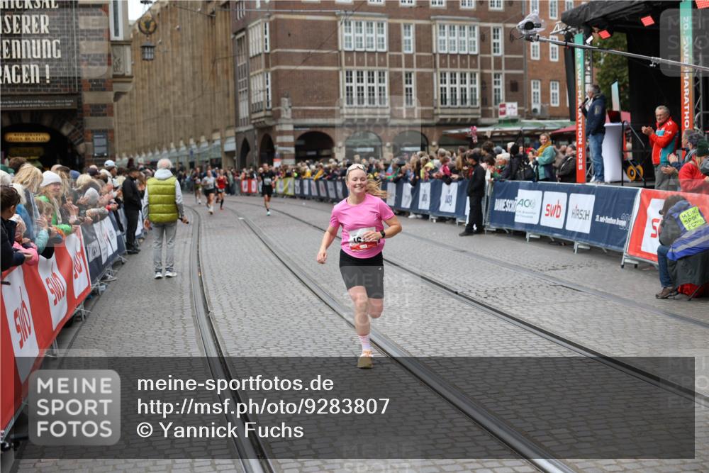 05.10.2025 - 20. swb-Marathon Bremen Yannick Fuchs http://msf.ph/oto/9283807 05.10.2025 13:00:38 Ziel 46, 1612, 7949 meine-sportfotos.de
