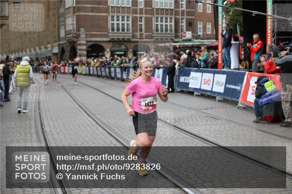 05.10.2025 - 20. swb-Marathon Bremen Yannick Fuchs http://msf.ph/oto/9283826 05.10.2025 13:00:38 Ziel 46, 1612, 7949 meine-sportfotos.de