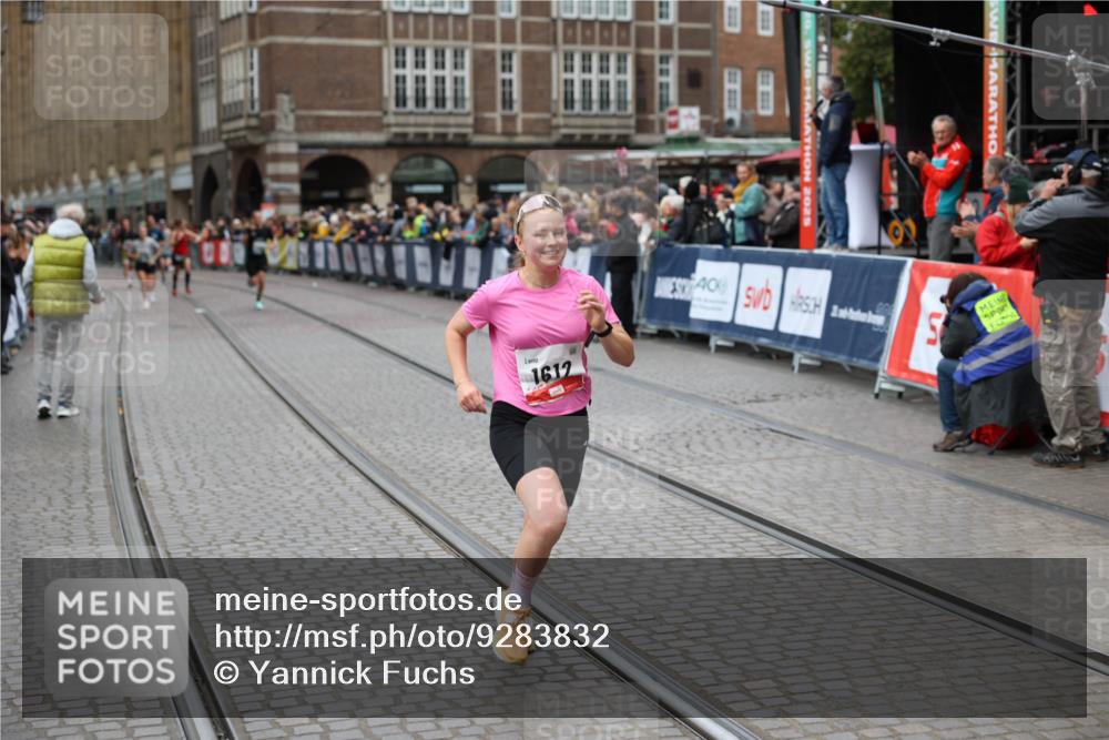 05.10.2025 - 20. swb-Marathon Bremen Yannick Fuchs http://msf.ph/oto/9283832 05.10.2025 13:00:38 Ziel 46, 1612, 7949 meine-sportfotos.de