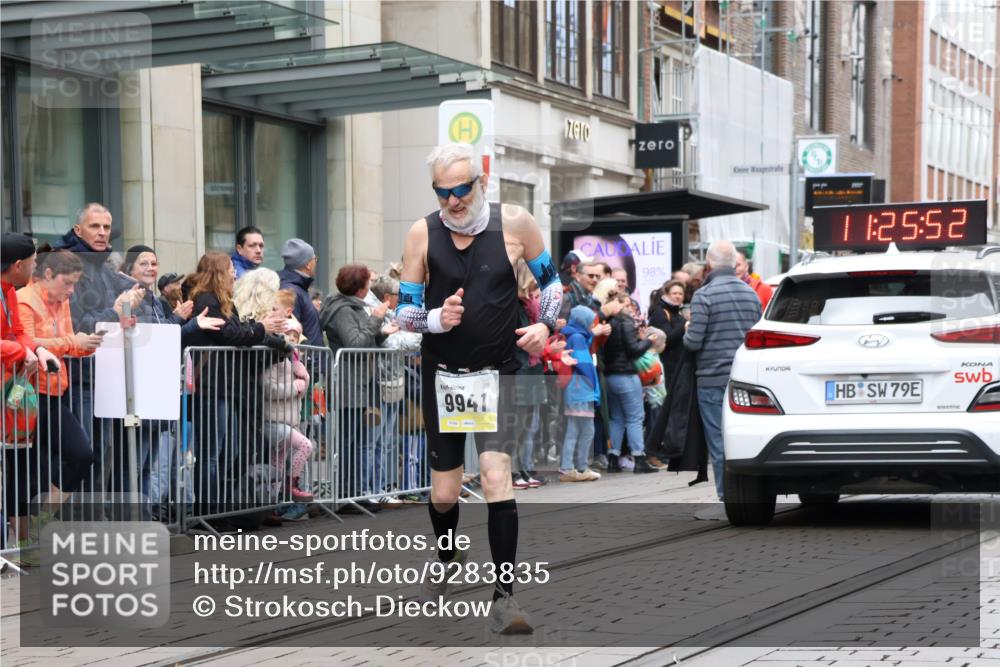05.10.2025 - 20. swb-Marathon Bremen Strokosch-Dieckow http://msf.ph/oto/9283835 05.10.2025 11:25:51 Ziel 9352, 10144, 10373, 11326, 9352, 10144, 10373, 11326 meine-sportfotos.de