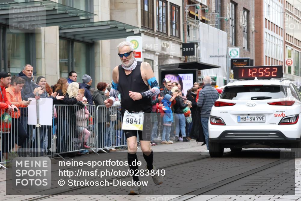05.10.2025 - 20. swb-Marathon Bremen Strokosch-Dieckow http://msf.ph/oto/9283849 05.10.2025 11:25:52 Ziel 9352, 10144, 10373, 11326, 9352, 10144, 10373, 11326 meine-sportfotos.de
