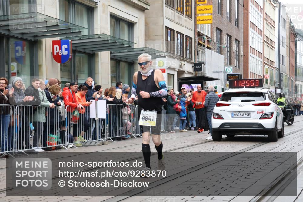 05.10.2025 - 20. swb-Marathon Bremen Strokosch-Dieckow http://msf.ph/oto/9283870 05.10.2025 11:25:52 Ziel 9352, 10144, 10373, 11326, 9352, 10144, 10373, 11326 meine-sportfotos.de