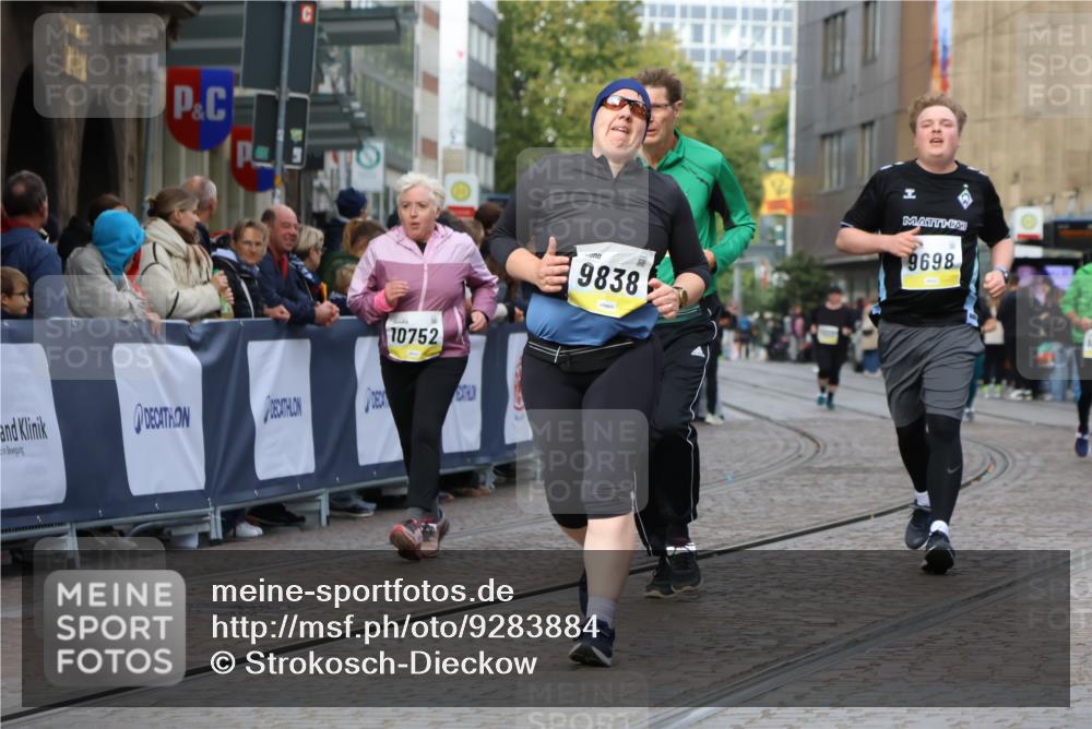 05.10.2025 - 20. swb-Marathon Bremen Strokosch-Dieckow http://msf.ph/oto/9283884 05.10.2025 11:16:53 Ziel 9698, 9838, 10728, 10736, 10752 meine-sportfotos.de