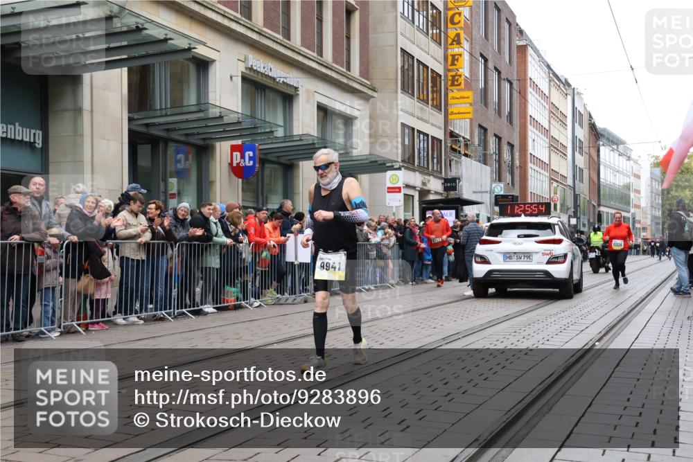 05.10.2025 - 20. swb-Marathon Bremen Strokosch-Dieckow http://msf.ph/oto/9283896 05.10.2025 11:25:53 Ziel 9352, 10144, 10373, 11326, 9352, 10144, 10373, 11326 meine-sportfotos.de