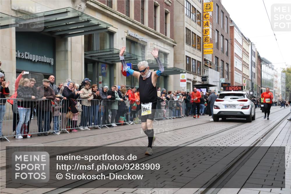 05.10.2025 - 20. swb-Marathon Bremen Strokosch-Dieckow http://msf.ph/oto/9283909 05.10.2025 11:25:53 Ziel 9352, 10144, 10373, 11326, 9352, 10144, 10373, 11326 meine-sportfotos.de