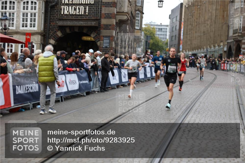 05.10.2025 - 20. swb-Marathon Bremen Yannick Fuchs http://msf.ph/oto/9283925 05.10.2025 13:00:43 Ziel 46, 1612, 7099, 7949 meine-sportfotos.de