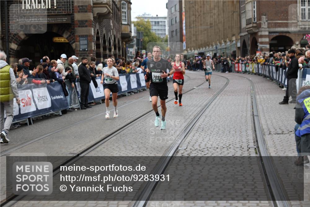 05.10.2025 - 20. swb-Marathon Bremen Yannick Fuchs http://msf.ph/oto/9283931 05.10.2025 13:00:43 Ziel 46, 1612, 7099, 7949 meine-sportfotos.de