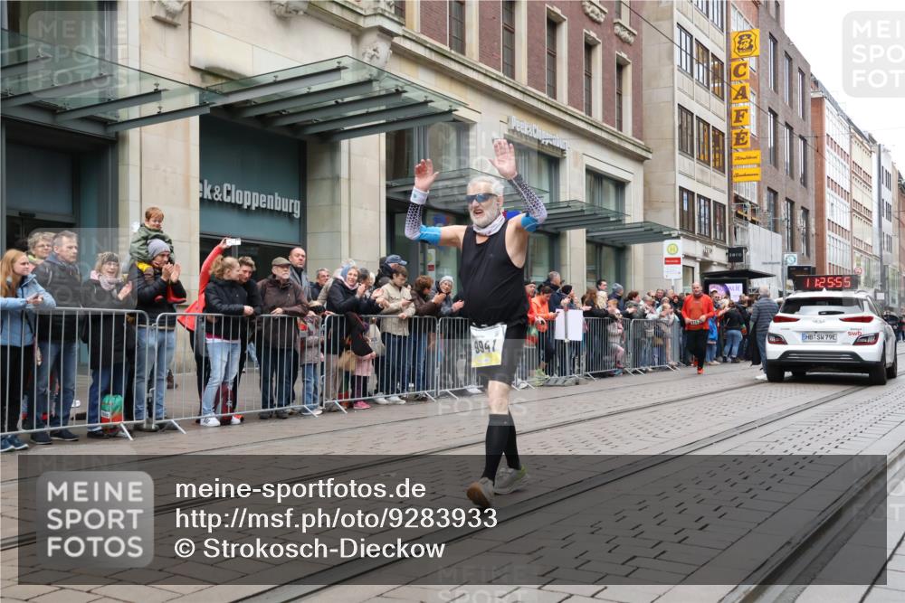 05.10.2025 - 20. swb-Marathon Bremen Strokosch-Dieckow http://msf.ph/oto/9283933 05.10.2025 11:25:54 Ziel 9352, 10144, 10373, 11326, 9352, 10144, 10373, 11326 meine-sportfotos.de