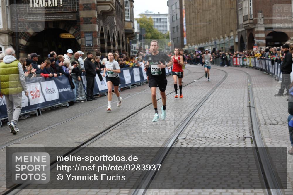 05.10.2025 - 20. swb-Marathon Bremen Yannick Fuchs http://msf.ph/oto/9283937 05.10.2025 13:00:43 Ziel 46, 1612, 7099, 7949 meine-sportfotos.de