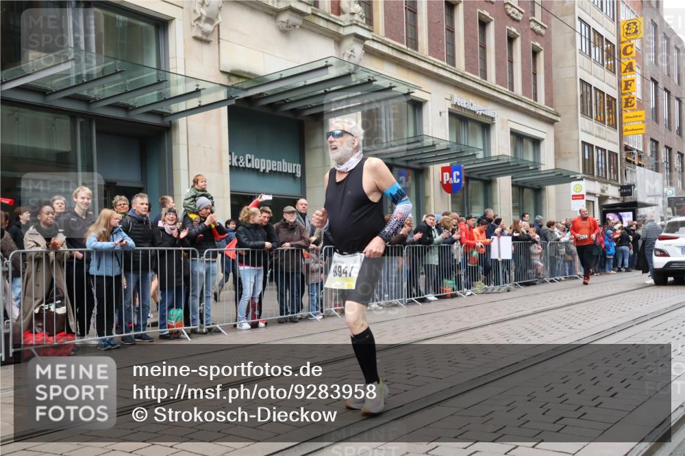 05.10.2025 - 20. swb-Marathon Bremen Strokosch-Dieckow http://msf.ph/oto/9283958 05.10.2025 11:25:55 Ziel 9352, 10144, 10373, 11326, 9352, 10144, 10373, 11326 meine-sportfotos.de