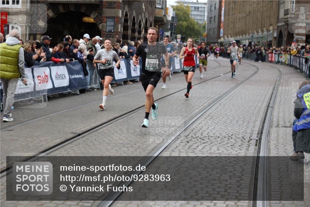 05.10.2025 - 20. swb-Marathon Bremen Yannick Fuchs http://msf.ph/oto/9283963 05.10.2025 13:00:43 Ziel 46, 1612, 7099, 7949 meine-sportfotos.de
