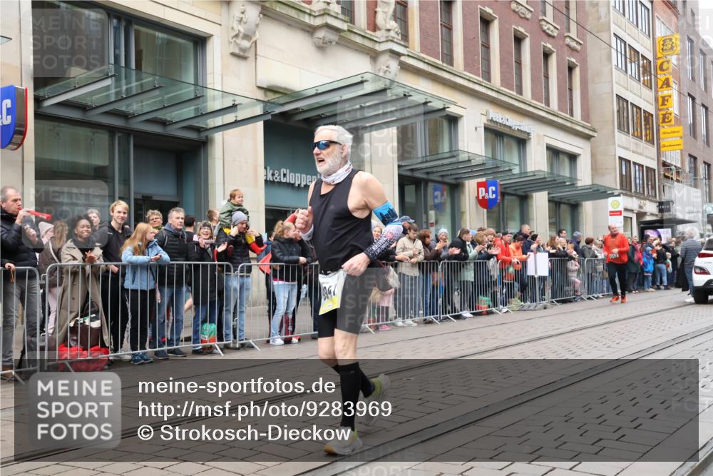 05.10.2025 - 20. swb-Marathon Bremen Strokosch-Dieckow http://msf.ph/oto/9283969 05.10.2025 11:25:55 Ziel 9352, 10144, 10373, 11326, 9352, 10144, 10373, 11326 meine-sportfotos.de
