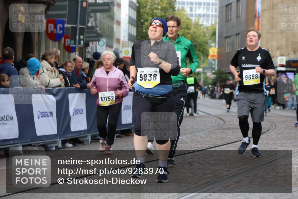05.10.2025 - 20. swb-Marathon Bremen Strokosch-Dieckow http://msf.ph/oto/9283970 05.10.2025 11:16:53 Ziel 9698, 9838, 10728, 10736, 10752 meine-sportfotos.de