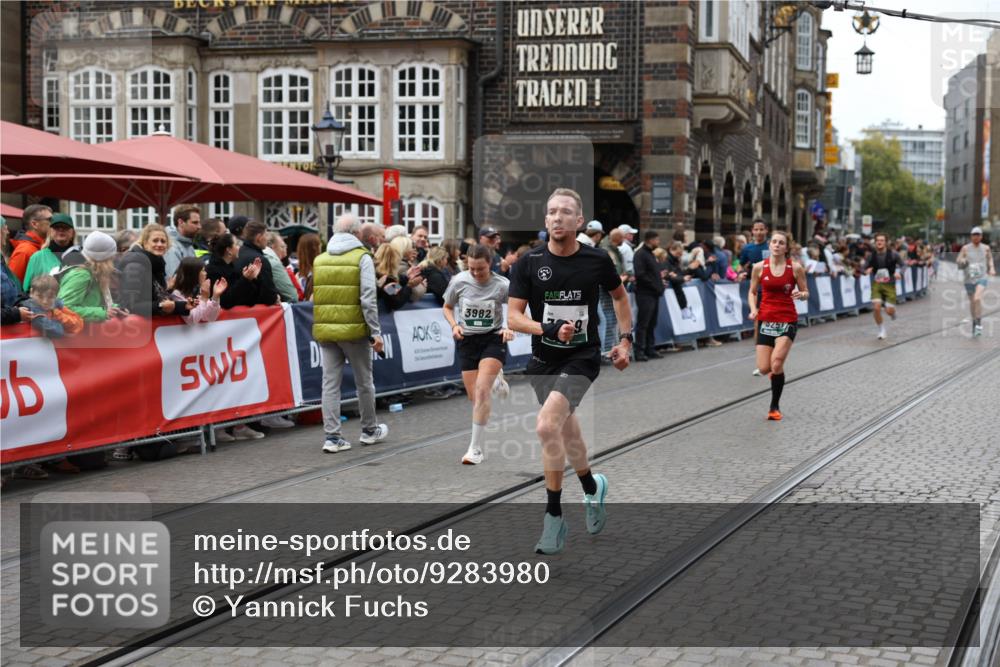 05.10.2025 - 20. swb-Marathon Bremen Yannick Fuchs http://msf.ph/oto/9283980 05.10.2025 13:00:44 Ziel 46, 1612, 3982, 7099 meine-sportfotos.de