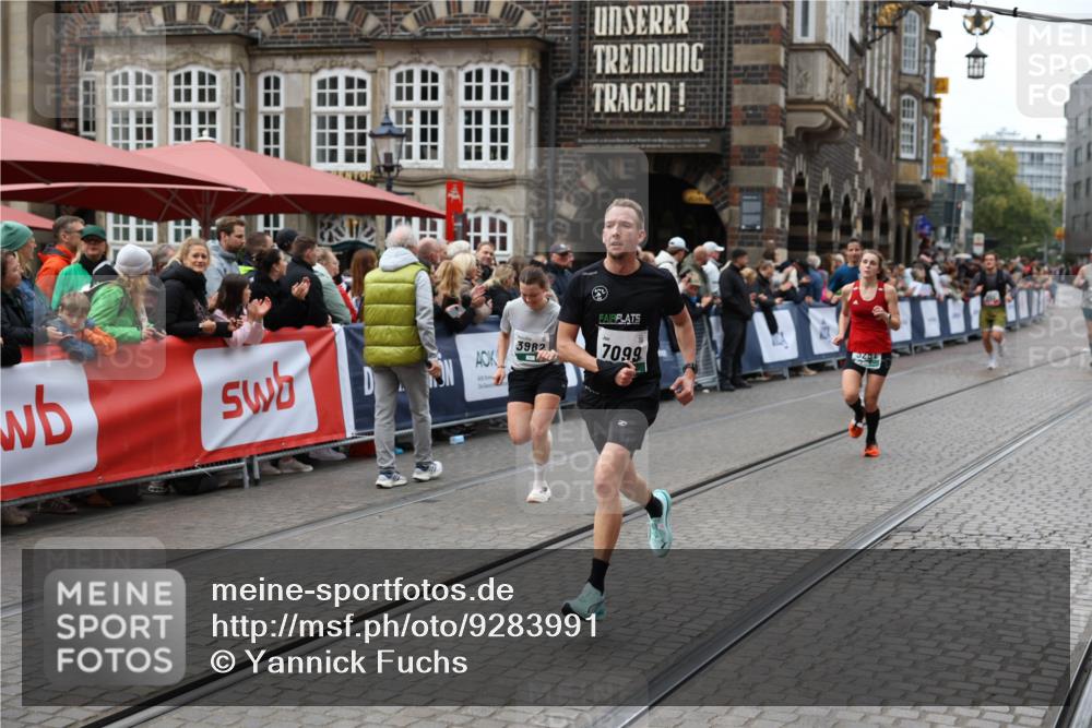 05.10.2025 - 20. swb-Marathon Bremen Yannick Fuchs http://msf.ph/oto/9283991 05.10.2025 13:00:44 Ziel 46, 1612, 3982, 7099 meine-sportfotos.de
