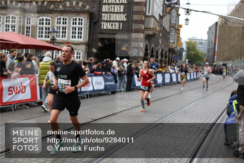 05.10.2025 - 20. swb-Marathon Bremen Yannick Fuchs http://msf.ph/oto/9284011 05.10.2025 13:00:44 Ziel 46, 1612, 3982, 7099 meine-sportfotos.de
